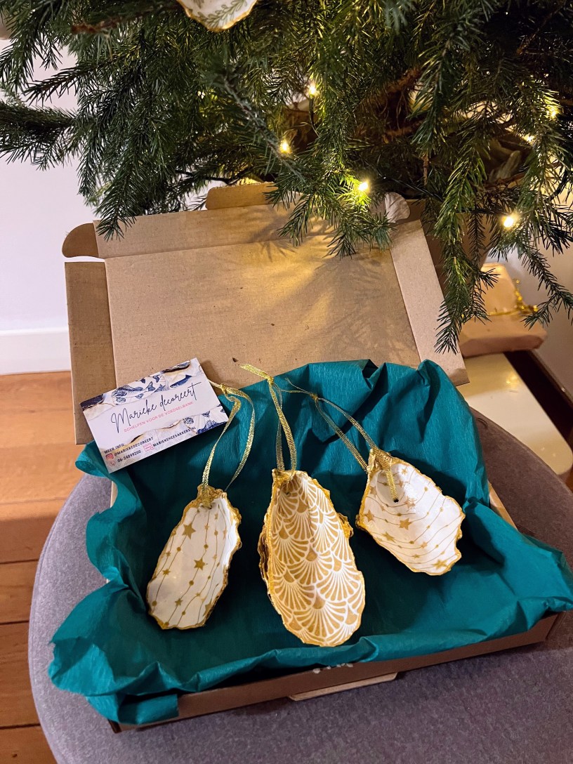 Kerstkadoosje met 3 kersthangers